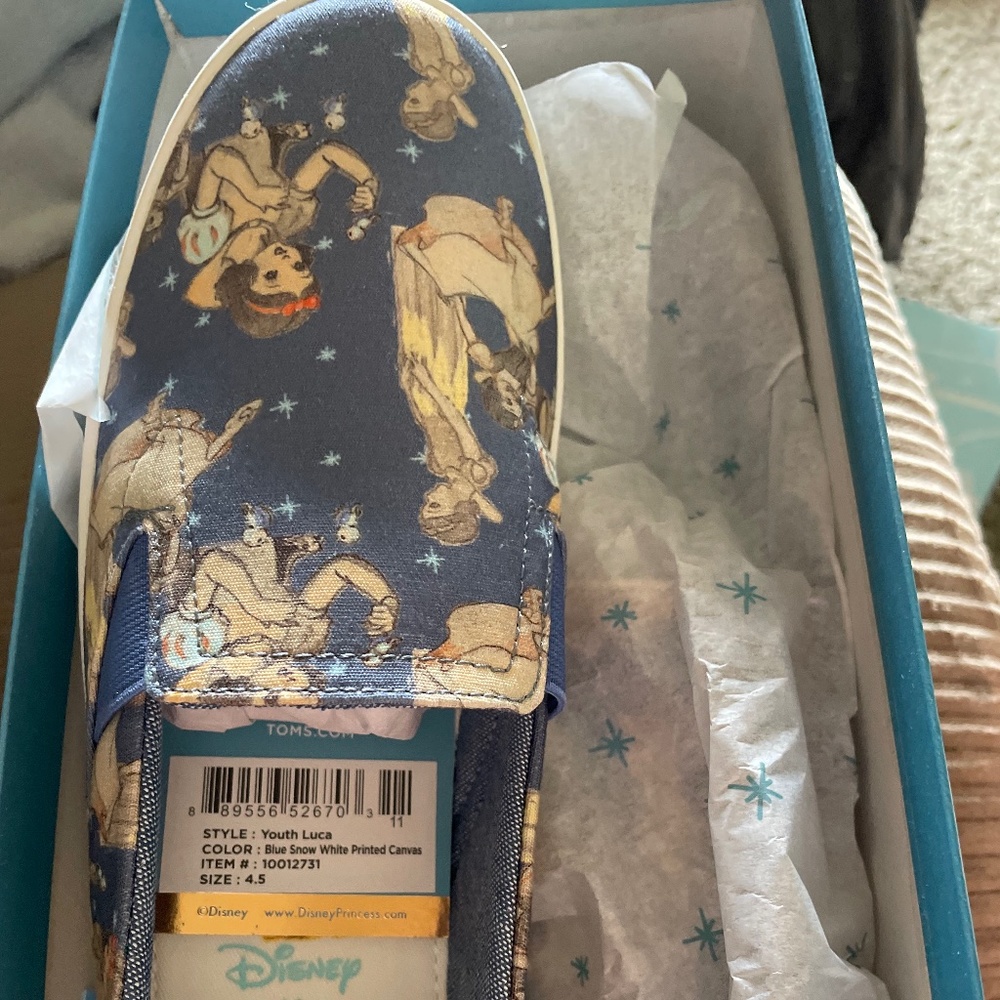 Toms Youth 4.5 Snow White Shoes